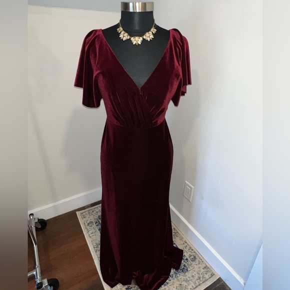 JENNY YOO Burgundy Velvet Backless Flutter Sleeve Gown 🌹 - Picture 4 of 17